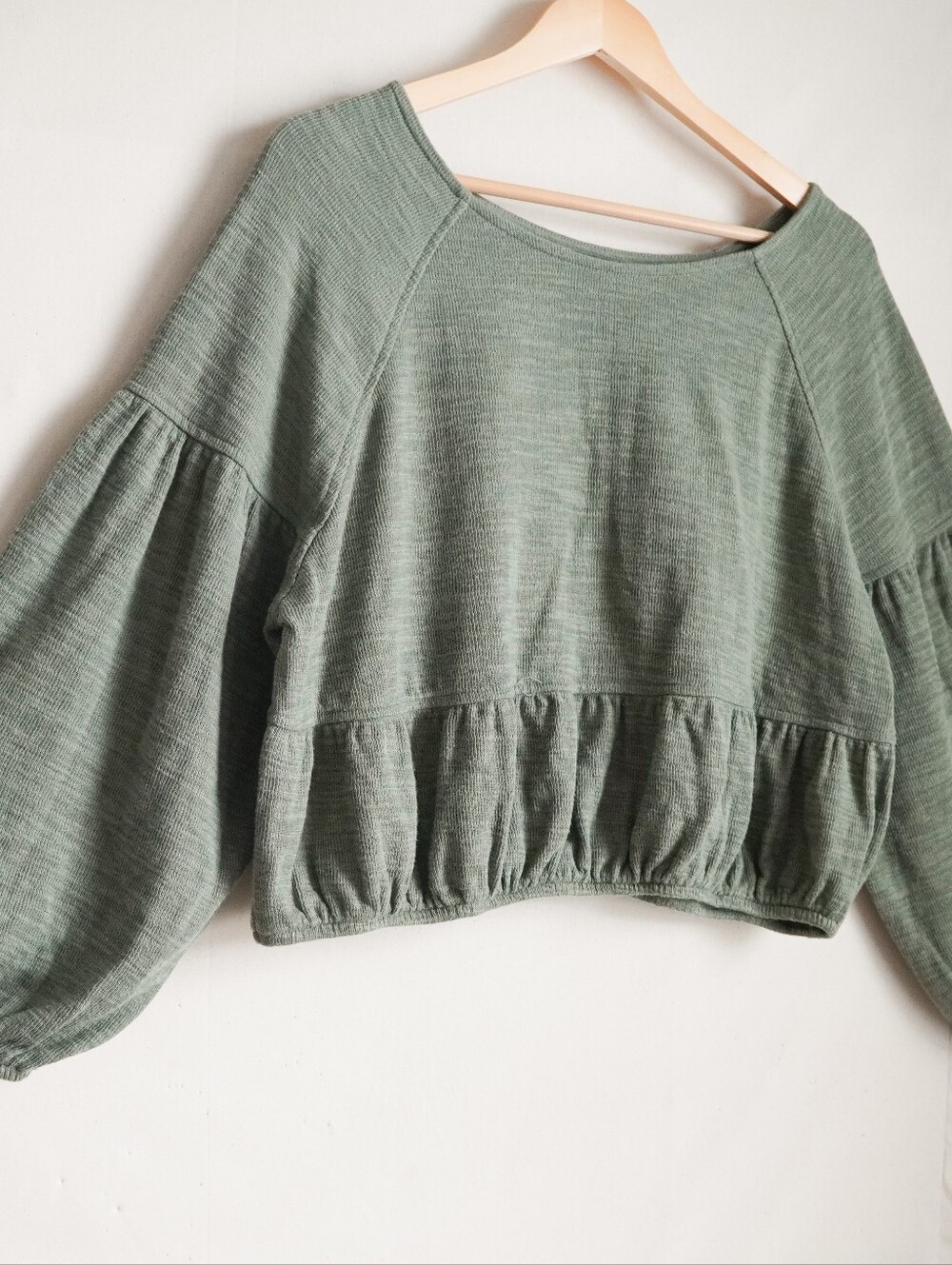 Aerie Sage Green Balloon Sleeve Cropped Peasant Top Size Medium NWT